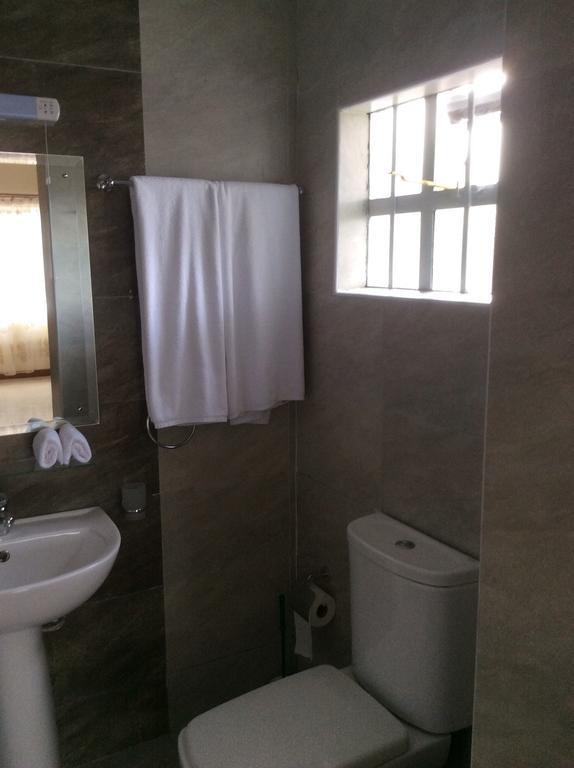 Brownie'S Guesthouse Lake Elementaita الغرفة الصورة